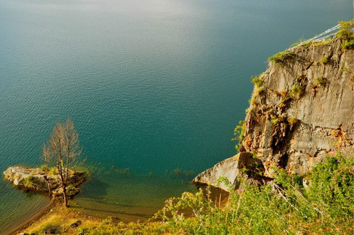 【太阳成官网】母亲饮酒过多呼呼大睡 10岁男童独自驾车送其回家(图4) 太阳集团tyc