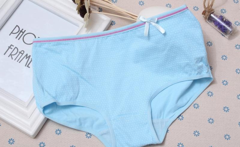 陈正飞出席珠宝盛宴 获众美女簇拥合影眼镜抢镜【太阳成集团tyc】(图1) 太阳成官网